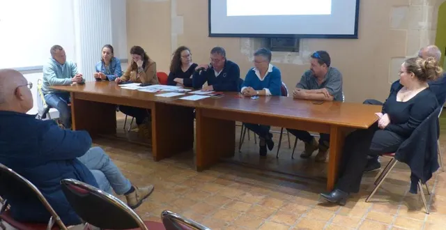 photo  le bureau de l’uca. au centre, stanislas richard, le président de l’association, annonce la fin des trois jours.  &copy;  le maine libre 