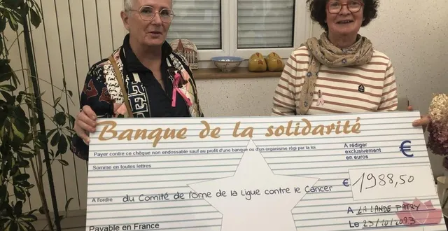 photo  anne-charlotte lefebvre et jacqueline onfray de la ligue contre le cancer sont venus récupérer le don de 1 988,50 €.  &copy;  ouest-france 
