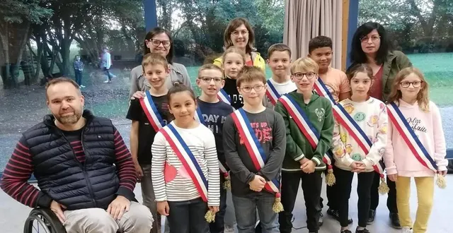 photo  les jeunes élus ont pris leurs fonctions, vendredi, à la salle des fêtes.  &copy;  ouest-france 