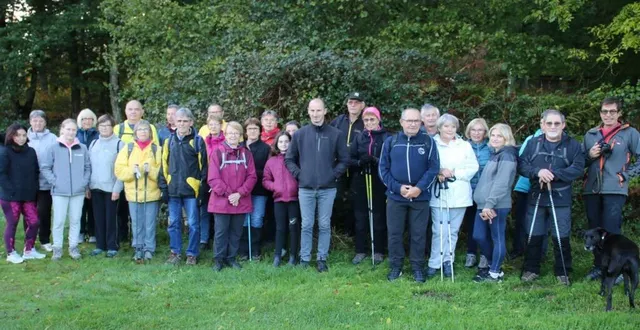 photo  une trentaine de marcheurs ont participé à la randonnée forestière, dimanche.  &copy;  ouest-france 