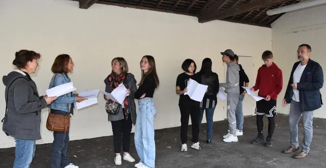 photo  après la signature des documents, une visite du chantier s’imposait avant son lancement.  &copy;  le maine libre 