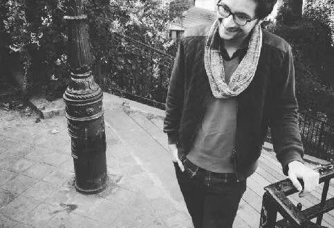 photo  ronan gosnet, âgé de 29 ans et originaire de la sarthe, était un jeune homme brillant, diplômé de philosophie. en 2018, il était libraire depuis un an et sortait du travail lorsqu’il a été tué par khamzat azimov dans le quartier de l’opéra, à paris.  &copy;  photo famille 