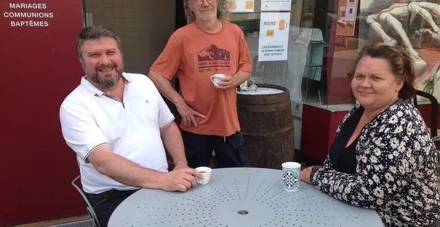 photo  la revitalisation des petits commerces (ici lors d’un caf’éphémère avec des bénévoles) figure au programme.   &copy;  archives le maine libre 