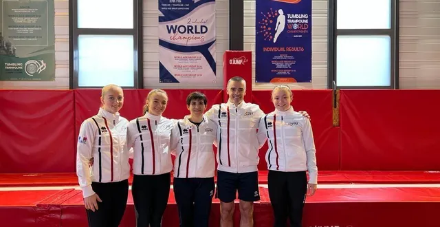 photo  autour de leurs entraîneurs virginie et romuald abadie, candy brière-vétillard (à dr.), maëlie abadie et manon morançais (à g.) intègrent le cercle fermé de l’équipe de france pour les prochains championnats du monde.  &copy;  accro sarthe 