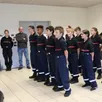 photo  le lieutenant stevenn curran en compagnie des 12 cadets de la sécurité civile qui ont passé quatre jours à la caserne de sablé-sur-sarthe. 