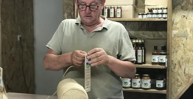 photo  alain delangle estampille quelques idées de recettes sur ses emballages.  &copy;  ouest-france 