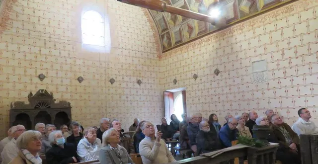 photo  une quarantaine de personnes ont participé à l’inauguration de larestauration de la chapelle des étrichets.  &copy;  le maine libre 
