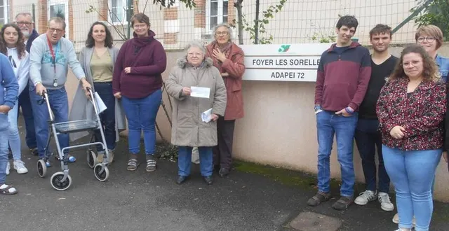 photo  les résidents du foyer en compagnie des animateurs et de pierrette brebion de l’association opération bouchons 72  &copy;  ouest-france 