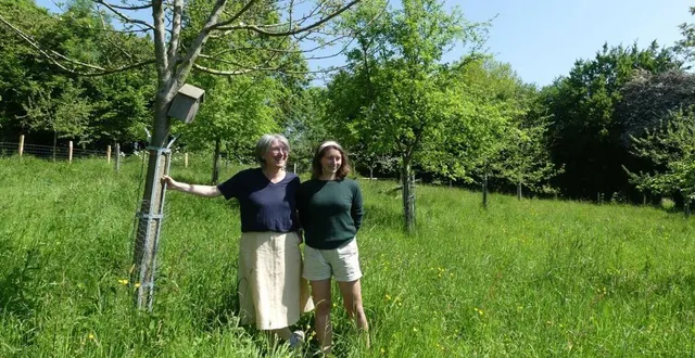 photo  jeanne et emmanuelle feront visiter la cidrerie ce week-end.  &copy;  archives ouest-france 