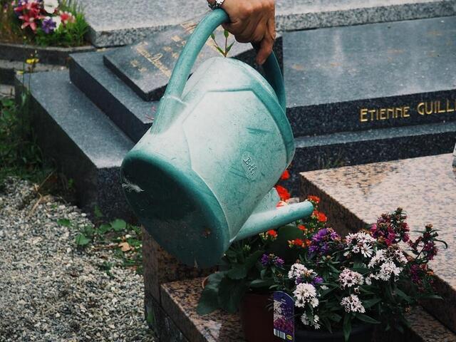 REPORTAGE. Son métier ? Veiller sur les défunts dans le cimetière de
