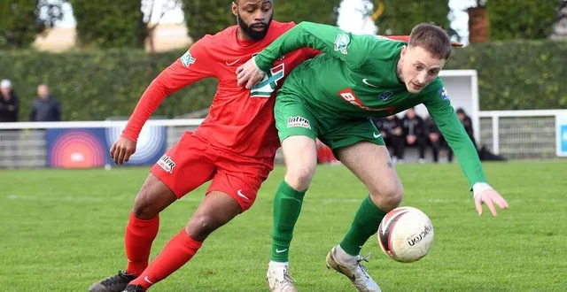 photo  valens ibebe (à gauche) et douvres ont attendu la fin de match pour faire la différence.  &copy;  gérard piwtorak 
