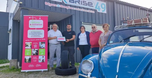 photo  christian menant, président d’anjou initiatives, antony trino, edwige monnier, françois roset et marie-noëlle richard, maire d’angrie.  &copy;  ouest-france 