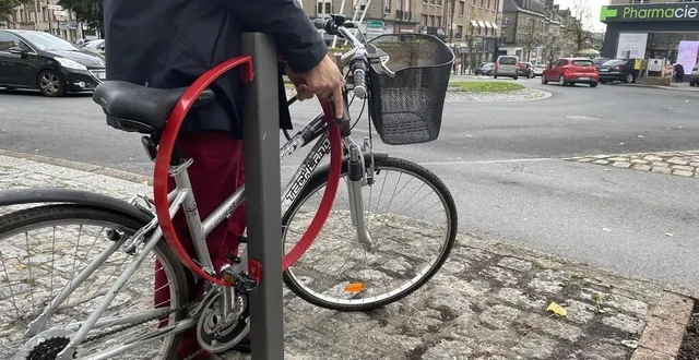 photo  flers agglo va faire fabriquer environ 250 arceaux à vélo aux couleurs de l’agglomération à disposition des 42 communes.  &copy;  ouest-france 