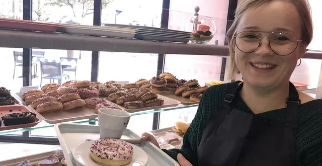 photo  marine février vient d’ouvrir sa deuxième boutique en sarthe, une pâtisserie-sandwicherie-salon de thé, avenue rubillard, au mans. avec ses trois salariés, elle propose aussi des formules déjeuner dans ce quartier stratégique de la ville.  &copy;  ouest-france 