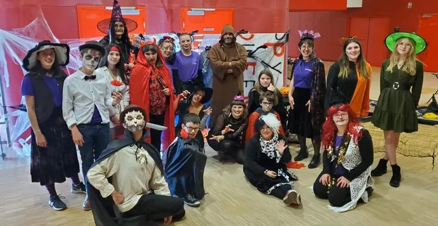 photo  une vingtaine de zombis et de sorcières ont animé halloween.  &copy;  ouest-france 