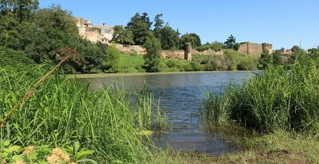 photo  le village de passavant-sur-layon se découvre à pied et son château s’admire de l’extérieur…  &copy;  archives co – fabien leduc 