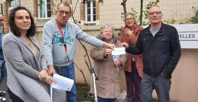 photo  pierrette brebion a remis un chèque de 500 € pour un projet artistique au foyer les sorelles de thoiré-sur-dinan.  &copy;  le maine libre 