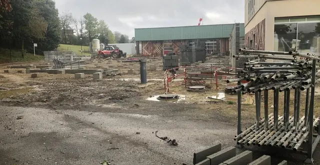 photo  les travaux de construction des fondations de l’extension de l’hôpital de flers (orne) sur lesquels reposeront les bâtiments sont en cours.  &copy;  ouest-france 