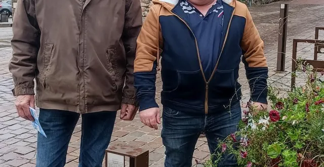 photo  gérard cornière, président de l’association domfrontaise et richard saunier, l’un des membres du lions club.  &copy;  ouest-france 