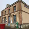 photo fermée depuis 2018, la gare de briouze, dans l’orne, devait rouvrir en 2023 et accueillir l’association familles rurales mais la complexité des démarches avec la sncf provoque des retards