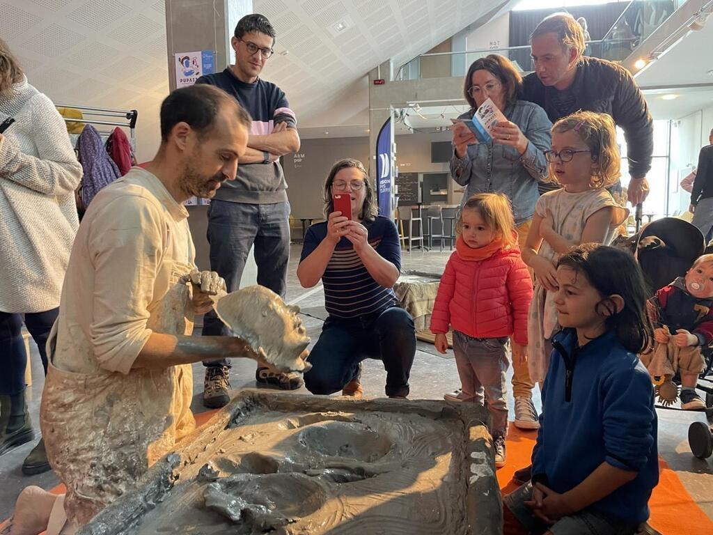 EN IMAGES. Ils Laissent L’empreinte De Leur Visage Au Théâtre De Laval ...