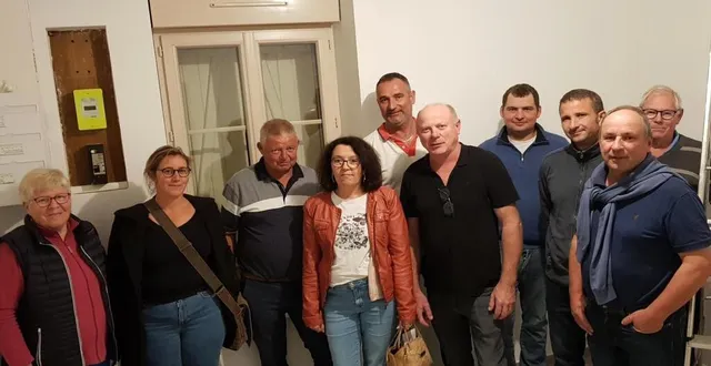 photo  les élus se sont retrouvés dans le logement rénové.  &copy;  le maine libre 