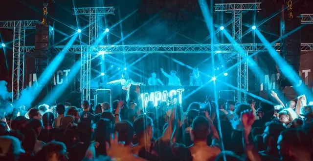 photo  lors de ses soirées impact, l’association oxygen, qui fait vivre la scène électro et techno au mans (sarthe), réunit des milliers de personnes.  &copy;  titouan guedon 