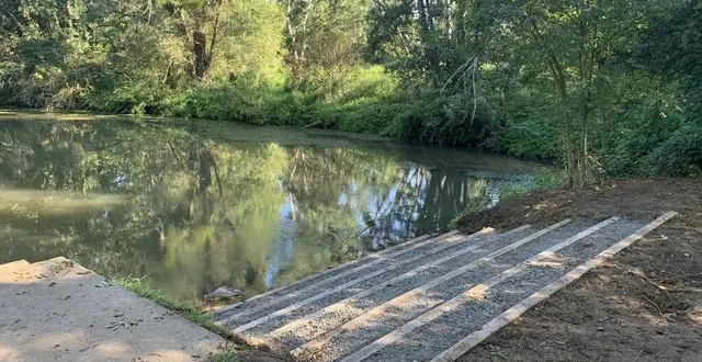 photo  l’aménagement à sceaux-sur-huisne pour accéder à la rivière et profiter des km navigables en canoë.  &copy;  le maine libre 