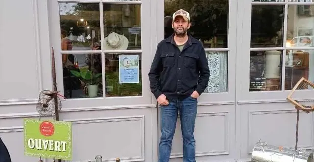 photo  mickaël evrard a ouvert sa brocante en juillet dernier dans le village de rené.  &copy;  le maine libre 