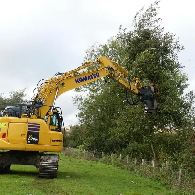 photo l’engin de 27 tonnes est équipé de chenilles pour ne pas abîmer les sols.  ©  ouest-france