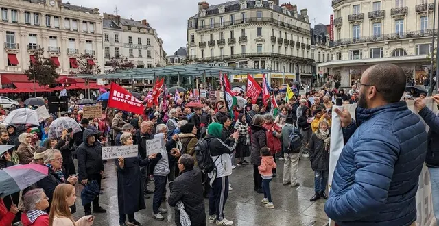 photo  angers, le 28 octobre 2023. près de 300 personnes sont venues pour appeler au cessez-le-feu dans la bande de gaza, dans le conflit armé opposant israël et le hamas.  &copy;  co 