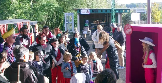photo  beaucoup de monde pour le train d’halloween.  &copy;  ml 