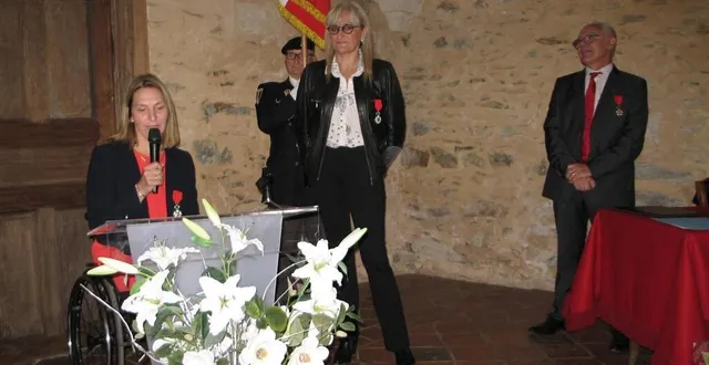 photo  valérie radou entourée de florence deciron- debieuvre et de joël fouquet, président de la section sarthoise de la légion d’honneur  &copy;  le maine libre 