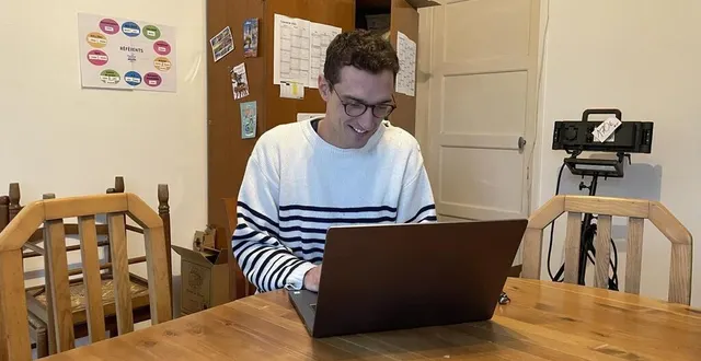 photo  bénoni paumier a profité de l’électricité et d’internet offerts par familles rurales, à briouze, alors que de nombreuses habitations et bureaux n’avaient plus d’électricité ou de réseau.  &copy;  ouest-france 