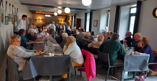 photo  les retraités ont profité d’une animation assurée par folk dance.  &copy;  le maine libre 