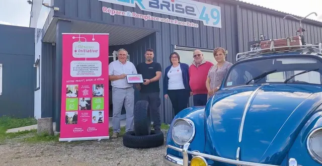 photo  christian menant, président d’anjou initiatives, antony trino, dirigeant de car brise 49, edwige monnier, françois roset et marie-noëlle richard, maire d’angrie.  &copy;  co 