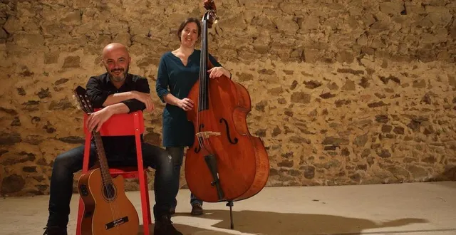 photo  olivier et gwenaëlle de la sainte famille machin animeront la soirée brassens au cercle du vieux-pont samedi 4 novembre 2023.  &copy;  archives ouest-france 