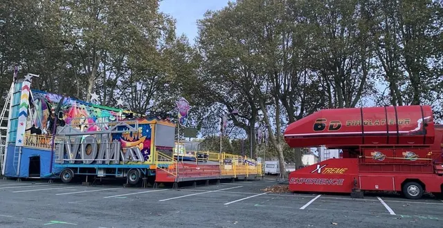 photo  les forains commencent à installer leurs manèges sur le parking de la rochefoucauld à angers.  &copy;  ouest-france 