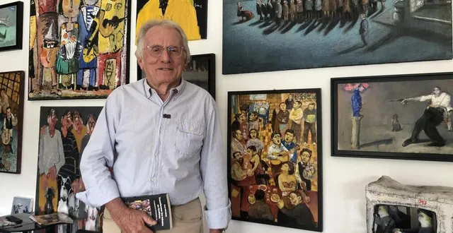 photo  paul salmon, ici chez lui, au chêne-landry, à cholet, au milieu de ses tableaux et objets d’art, acquis auprès d’amis artistes ou rapportés des voyages réalisés dans le monde entier.  &copy;  ouest-france 