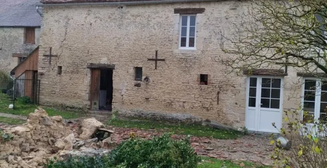 photo  le toit d’une maison a été abîmé par un coup de vent très localisé, à fontenai-sur-orne, commune d’écouché-les-vallées, samedi 4 novembre 2023. par chance, il s’agit d’une partie située au-dessus de dépendances.  &copy;  d. r. 