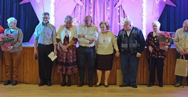 photo  le maire, régis bourneuf, entouré des doyens.  &copy;  le maine libre 