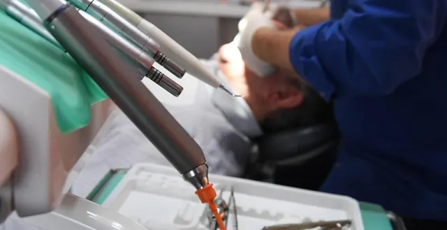 photo  deux dentistes se sont installés sur le territoire de la communauté de communes du val de sarthe.  &copy;  archives le courrier de l’ouest – laurent combet 