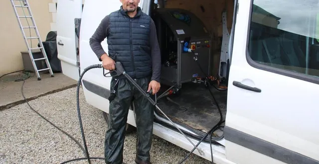 photo  damien hubert a créé rénov’multi support (rms), son activité artisanale de charpente couverture.   &copy;  le maine libre 