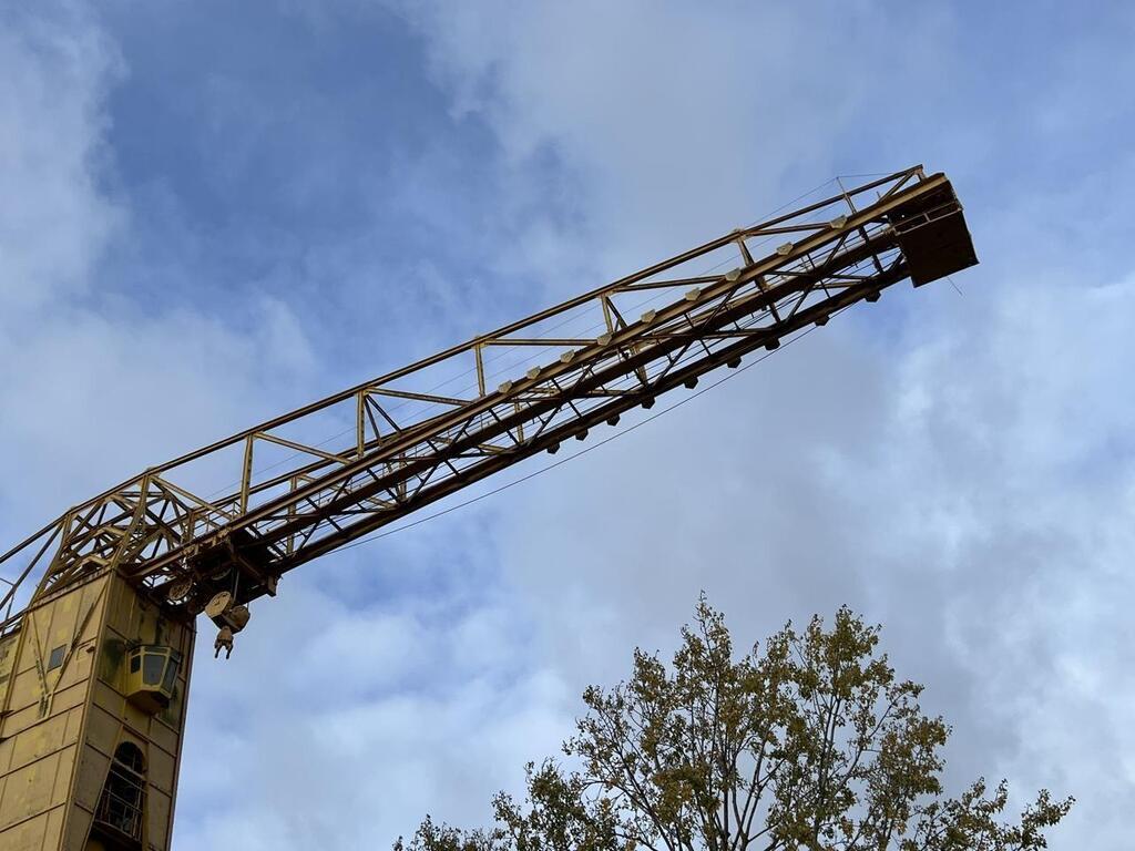 Nantes: Fragilisée par les vents, la grue jaune va faire l'objet d