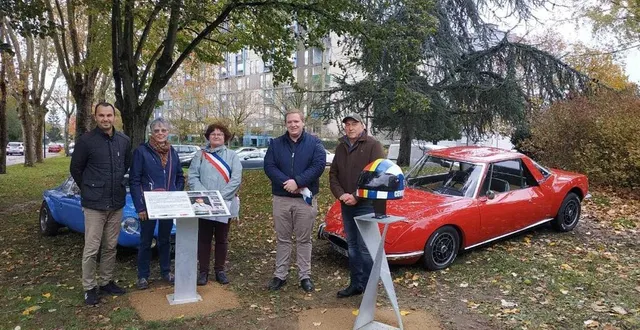 photo  deuxième en partant de la droite, gaëtan cordelet, président de l’association des passionnés de sports mécaniques, a inauguré le casque en hommage à françois cevert, à allonnes.  &copy;  association des passionnés de sports mécaniques 