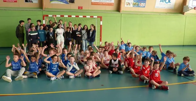 photo  des jeunes basketteurs à l’issue du tournoi.  &copy;  le maine libre 