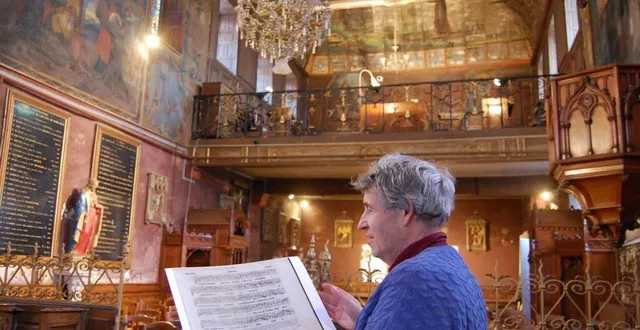 photo  antoine sicot donnera un concert, avec l’ensemble les chantres de la sainte chapelle qu’il a créé en 2000, au profit de la restauration de la chapelle saint-françois, de l’hôpital.  &copy;  ouest-france 