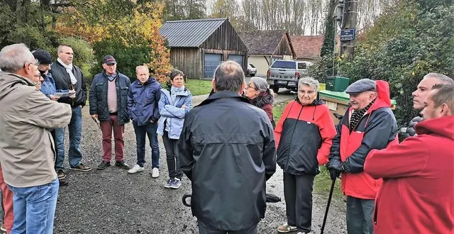 photo  les habitants du quartier des bordages, nombreux au rendez-vous donné par les élus, ont exprimé leur satisfaction. le déplacement demandé du panneau de limitation de vitesse à 50 km/h à l’entrée, qui améliore la visibilité pour les automobilistes, a été fait.  &copy;  le maine libre 