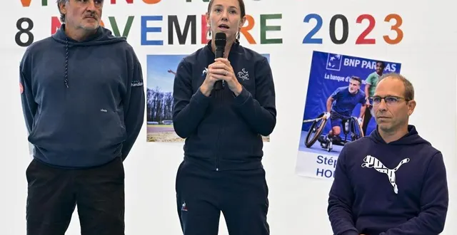 photo  marie-amélie le fur entouré de stéphane houdet et frédéric cattanéo. trois champions réunis pour faire vivre les jeux à vibraye.  &copy;  photo le maine libre – yvon loué 