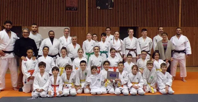 photo  les licenciés du semj, fiers de présenter le label club argent.  &copy;  le maine libre 